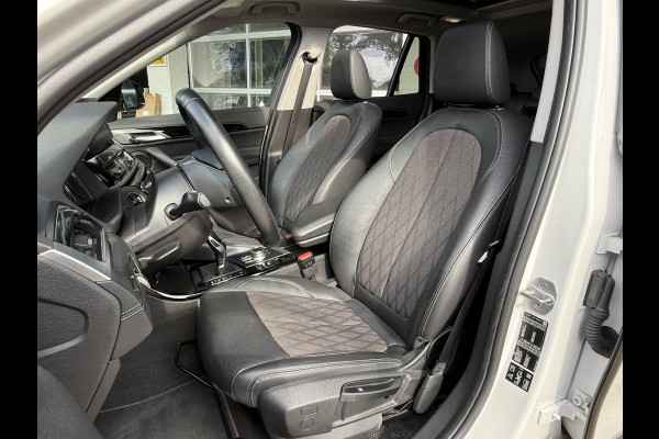 BMW X1 xDrive25i X LINE | PANORAMA | NAVIGATIE PLUS | STOELVERWARMING | CAMERA | HEAD UP |