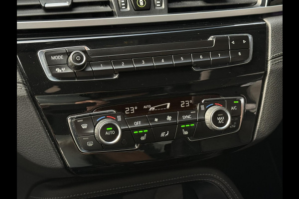 BMW X1 xDrive25i X LINE | PANORAMA | NAVIGATIE PLUS | STOELVERWARMING | CAMERA | HEAD UP |
