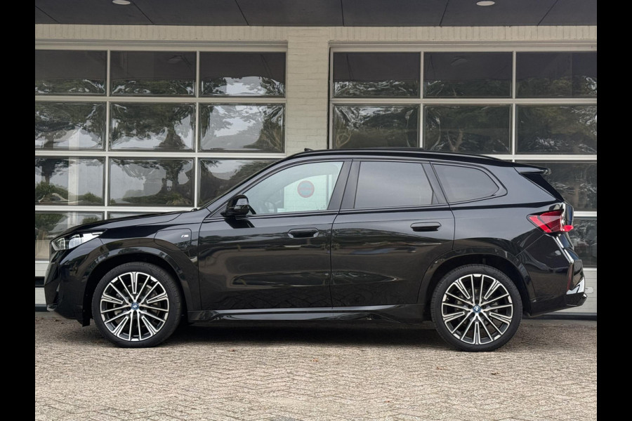 BMW X1 xDrive30e M SPORT | PANORAMA | ELEKTR. STOELEN | 20 INCH VELGEN | 360 CAMERA | HEAD UP | DRIVING ASS. PROFF |