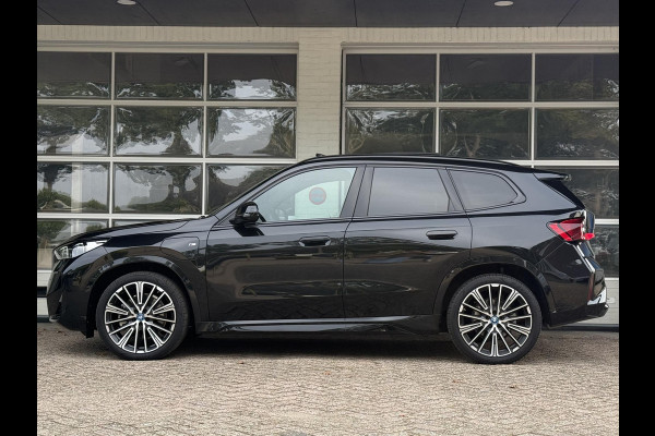 BMW X1 xDrive30e M SPORT | PANORAMA | ELEKTR. STOELEN | 20 INCH VELGEN | 360 CAMERA | HEAD UP | DRIVING ASS. PROFF |