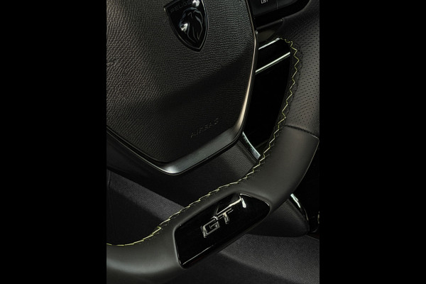 Peugeot 2008 1.2 Hybrid 145 GT CarPlay 360° Camera