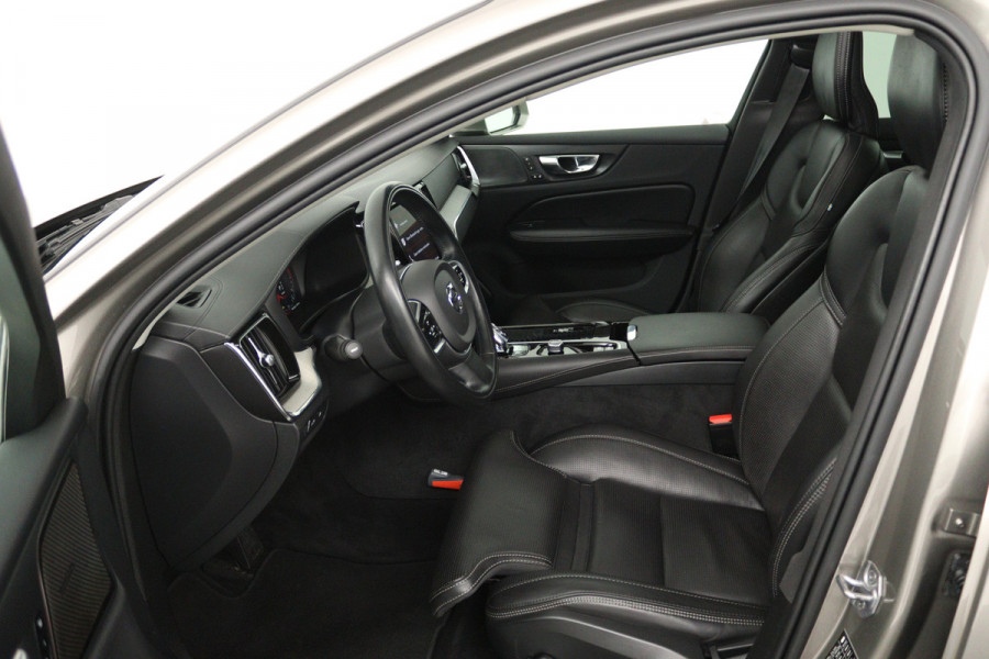 Volvo V60 2.0 T6 Recharge AWD Inscription (PANORAMADAK, TREKHAAK, CAMERA, STOELVERWARMING, ELEKTR STOELEN)