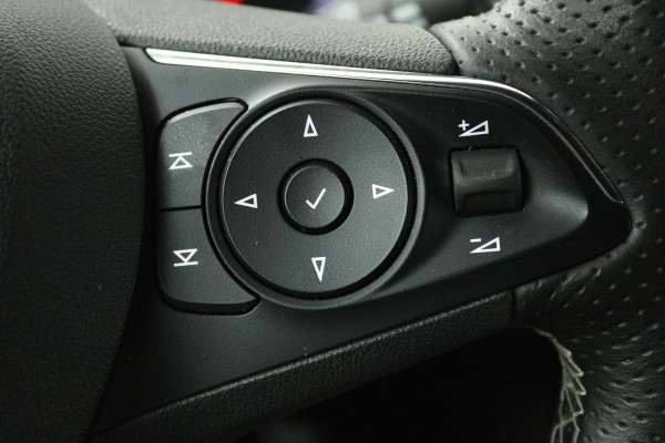 Opel Astra 1.4 Innovation (ACHTERUITRIJCAMERA, NAVIGATIE, PARKEERSENSOREN)
