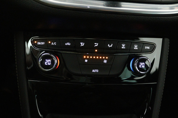 Opel Astra 1.4 Innovation (ACHTERUITRIJCAMERA, NAVIGATIE, PARKEERSENSOREN)