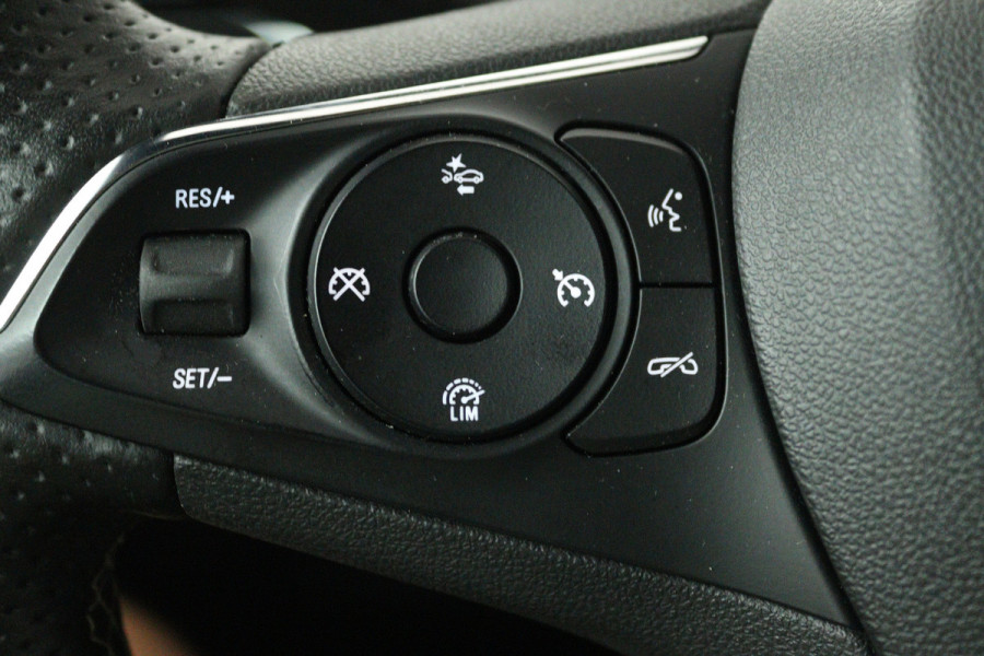 Opel Astra 1.4 Innovation (ACHTERUITRIJCAMERA, NAVIGATIE, PARKEERSENSOREN)
