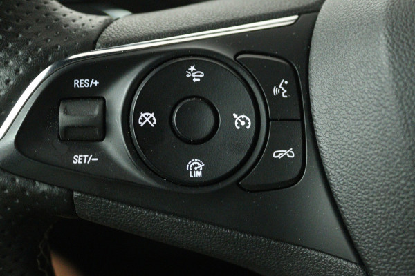 Opel Astra 1.4 Innovation (ACHTERUITRIJCAMERA, NAVIGATIE, PARKEERSENSOREN)
