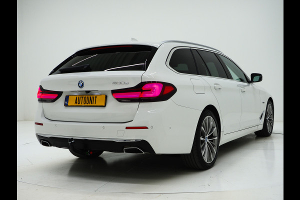BMW 5 Serie Touring 530e High Executive | Leder | Trekhaak | Harman/Kardon | 360 | HUD | Memory | Sfeerlicht | Carplay