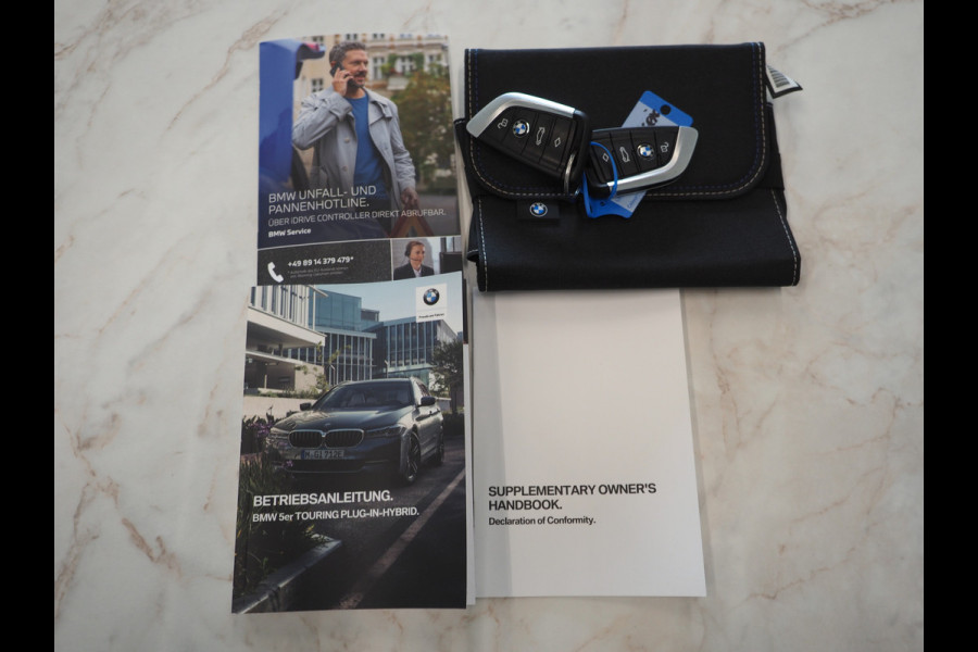 BMW 5 Serie Touring 530e High Executive | Leder | Trekhaak | Harman/Kardon | 360 | HUD | Memory | Sfeerlicht | Carplay