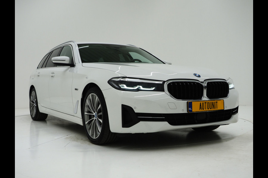 BMW 5 Serie Touring 530e High Executive | Leder | Trekhaak | Harman/Kardon | 360 | HUD | Memory | Sfeerlicht | Carplay