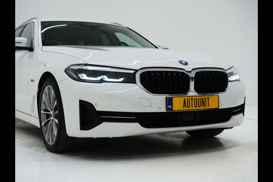 BMW 5 Serie Touring 530e High Executive | Leder | Trekhaak | Harman/Kardon | 360 | HUD | Memory | Sfeerlicht | Carplay