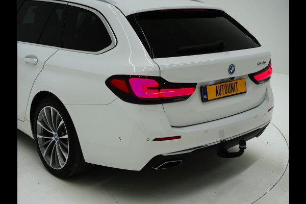 BMW 5 Serie Touring 530e High Executive | Leder | Trekhaak | Harman/Kardon | 360 | HUD | Memory | Sfeerlicht | Carplay