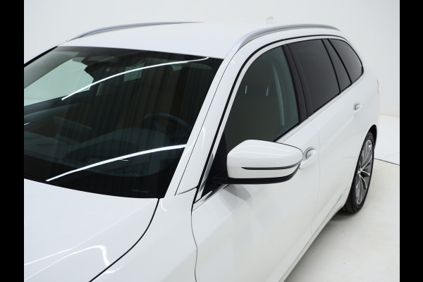BMW 5 Serie Touring 530e High Executive | Leder | Trekhaak | Harman/Kardon | 360 | HUD | Memory | Sfeerlicht | Carplay