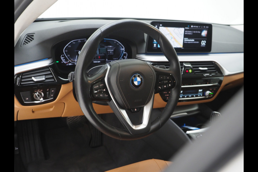 BMW 5 Serie Touring 530e High Executive | Leder | Trekhaak | Harman/Kardon | 360 | HUD | Memory | Sfeerlicht | Carplay