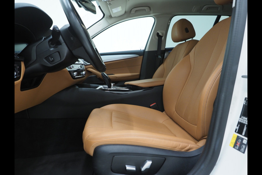 BMW 5 Serie Touring 530e High Executive | Leder | Trekhaak | Harman/Kardon | 360 | HUD | Memory | Sfeerlicht | Carplay