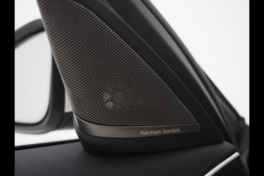 BMW 5 Serie Touring 530e High Executive | Leder | Trekhaak | Harman/Kardon | 360 | HUD | Memory | Sfeerlicht | Carplay