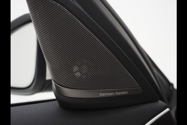 BMW 5 Serie Touring 530e High Executive | Leder | Trekhaak | Harman/Kardon | 360 | HUD | Memory | Sfeerlicht | Carplay