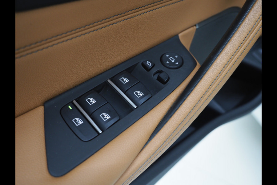 BMW 5 Serie Touring 530e High Executive | Leder | Trekhaak | Harman/Kardon | 360 | HUD | Memory | Sfeerlicht | Carplay