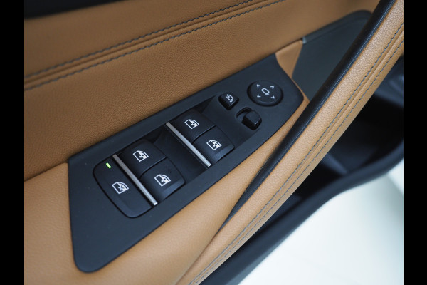 BMW 5 Serie Touring 530e High Executive | Leder | Trekhaak | Harman/Kardon | 360 | HUD | Memory | Sfeerlicht | Carplay