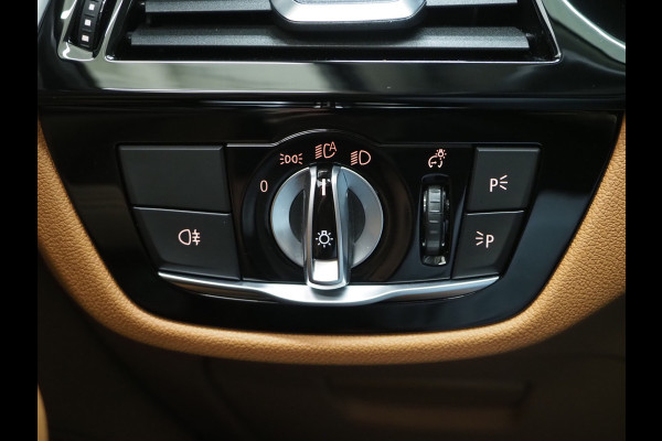BMW 5 Serie Touring 530e High Executive | Leder | Trekhaak | Harman/Kardon | 360 | HUD | Memory | Sfeerlicht | Carplay