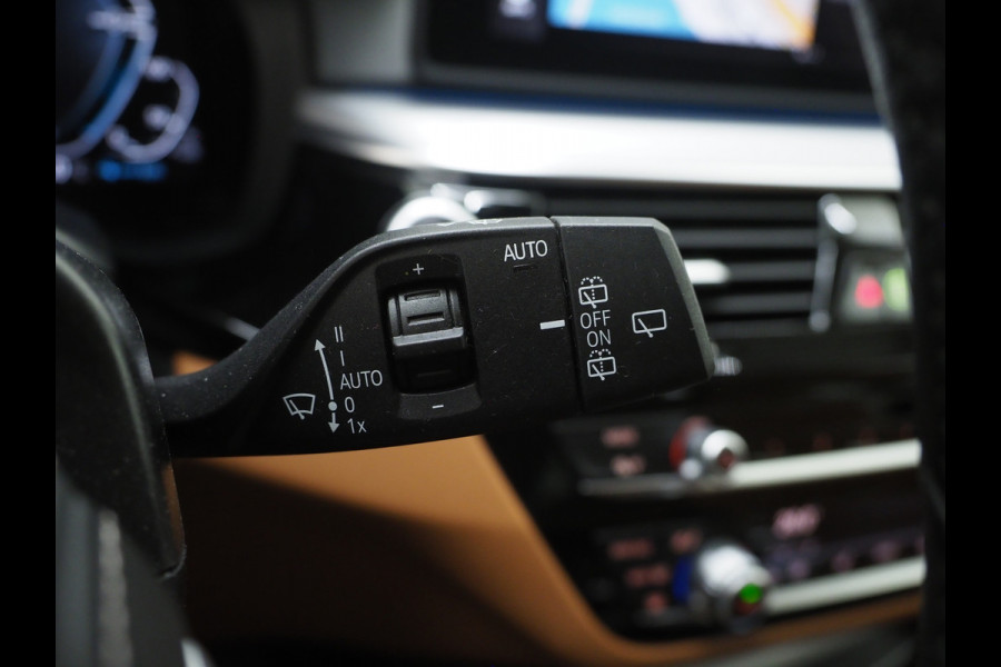BMW 5 Serie Touring 530e High Executive | Leder | Trekhaak | Harman/Kardon | 360 | HUD | Memory | Sfeerlicht | Carplay