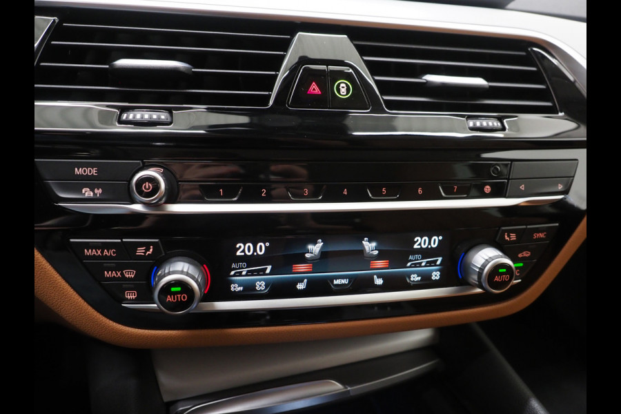 BMW 5 Serie Touring 530e High Executive | Leder | Trekhaak | Harman/Kardon | 360 | HUD | Memory | Sfeerlicht | Carplay