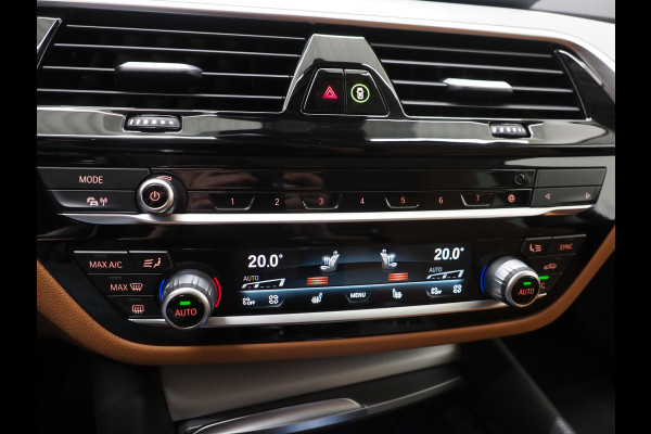 BMW 5 Serie Touring 530e High Executive | Leder | Trekhaak | Harman/Kardon | 360 | HUD | Memory | Sfeerlicht | Carplay