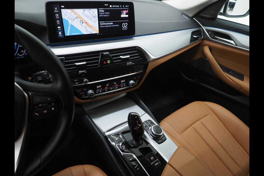 BMW 5 Serie Touring 530e High Executive | Leder | Trekhaak | Harman/Kardon | 360 | HUD | Memory | Sfeerlicht | Carplay