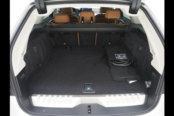 BMW 5 Serie Touring 530e High Executive | Leder | Trekhaak | Harman/Kardon | 360 | HUD | Memory | Sfeerlicht | Carplay