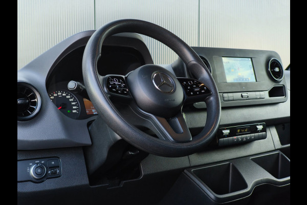 Mercedes-Benz Sprinter 316 RWD AUTOMAAT CRUISE CLIMA 2800KG TREKHAAK CAMERA STOELVERWARMING L2H2 BLACK EDITION