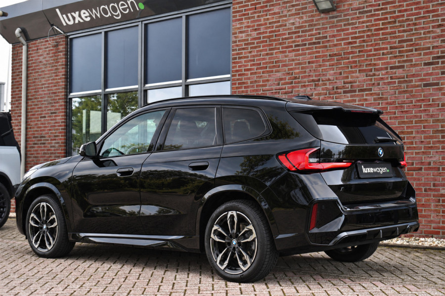 BMW iX1 xDrive30 M-Sport Pano ACC Trekh E-zetels HUD H/K Massage