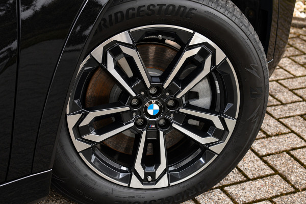 BMW iX1 xDrive30 M-Sport Pano ACC Trekh E-zetels HUD H/K Massage
