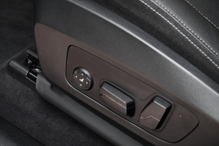 BMW iX1 xDrive30 M-Sport Pano ACC Trekh E-zetels HUD H/K Massage