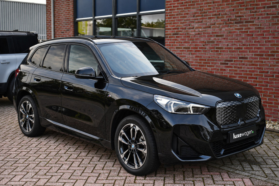 BMW iX1 xDrive30 M-Sport Pano ACC Trekh E-zetels HUD H/K Massage
