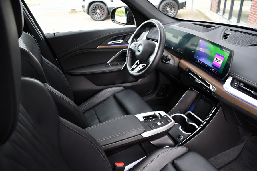 BMW iX1 xDrive30 M-Sport Pano ACC Trekh E-zetels HUD H/K Massage