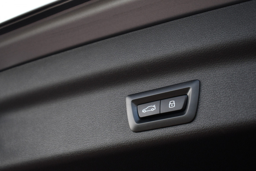 BMW iX1 xDrive30 M-Sport Pano ACC Trekh E-zetels HUD H/K Massage