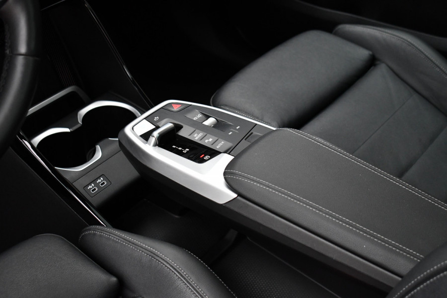 BMW iX1 xDrive30 M-Sport Pano ACC Trekh E-zetels HUD H/K Massage