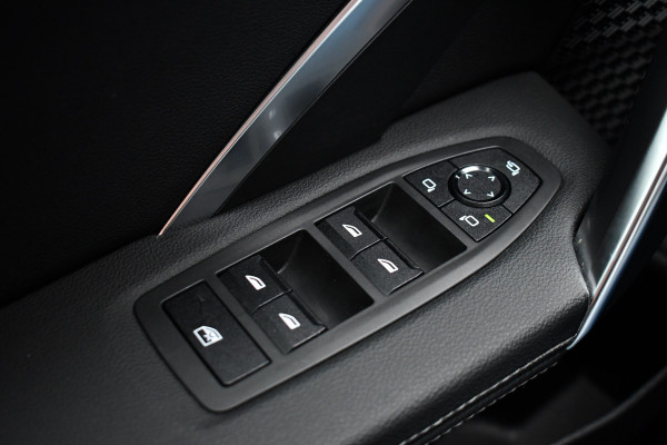 BMW iX1 xDrive30 M-Sport Pano ACC Trekh E-zetels HUD H/K Massage