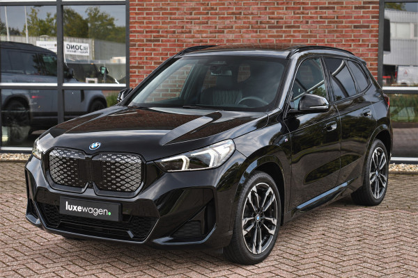 BMW iX1 xDrive30 M-Sport Pano ACC Trekh E-zetels HUD H/K Massage