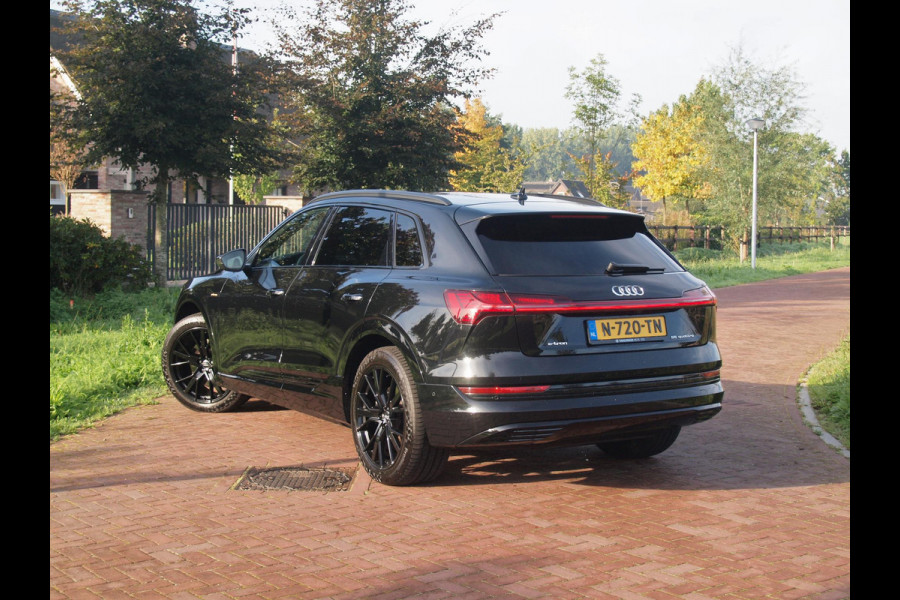 Audi e-tron 55 quattro Advanced edition Plus 95 kWh | SOH 93% | Black Optic Pakket | Maxton Spoiler | Camera | Sfeerverlichting | NL-Auto |