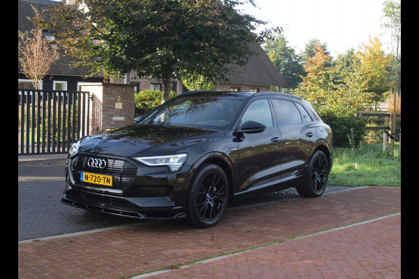 Audi e-tron 55 quattro Advanced edition Plus 95 kWh | SOH 93% | Black Optic Pakket | Maxton Spoiler | Camera | Sfeerverlichting | NL-Auto |