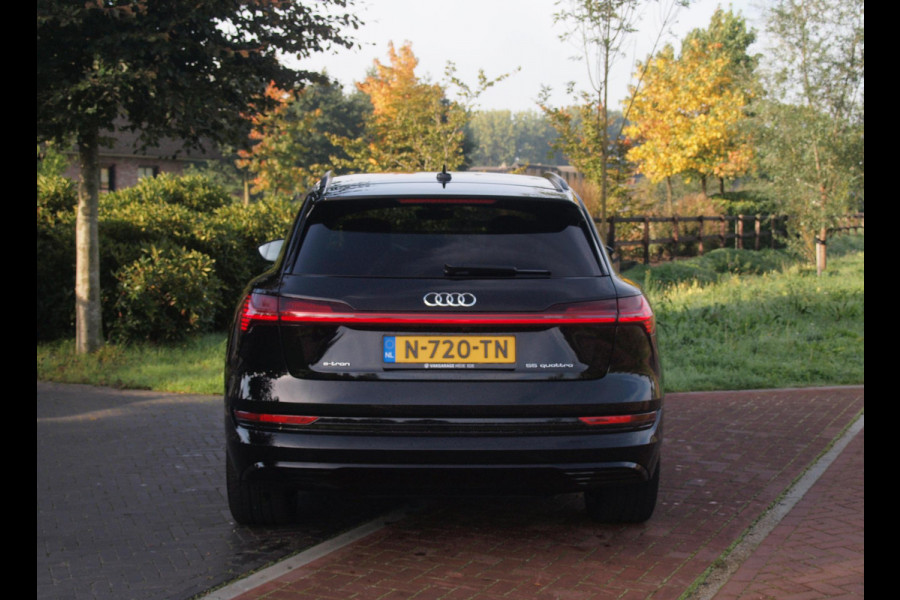 Audi e-tron 55 quattro Advanced edition Plus 95 kWh | SOH 93% | Black Optic Pakket | Maxton Spoiler | Camera | Sfeerverlichting | NL-Auto |