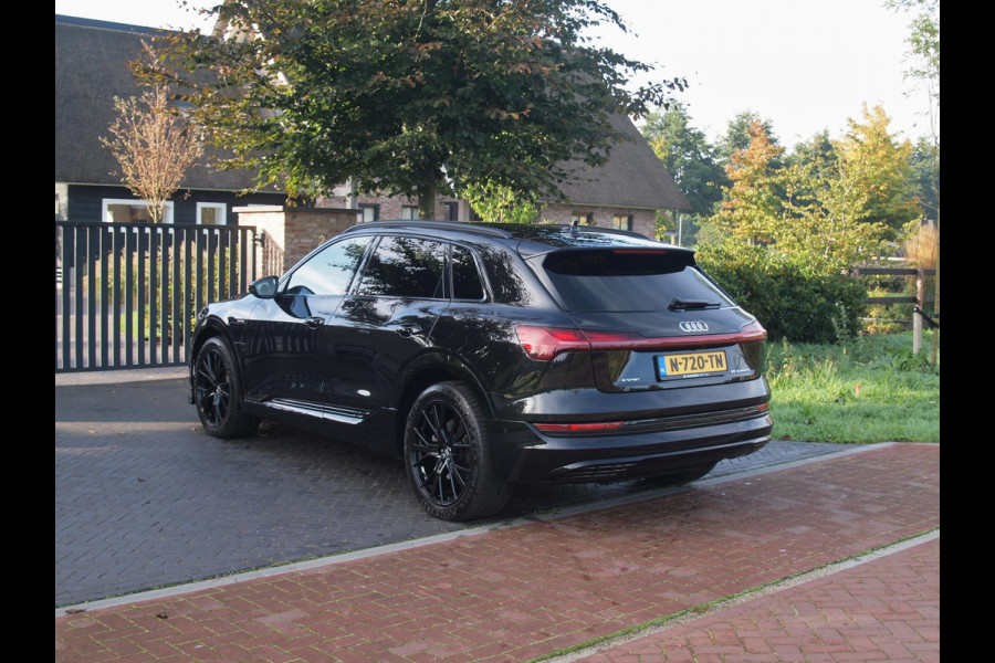 Audi e-tron 55 quattro Advanced edition Plus 95 kWh | SOH 93% | Black Optic Pakket | Maxton Spoiler | Camera | Sfeerverlichting | NL-Auto |