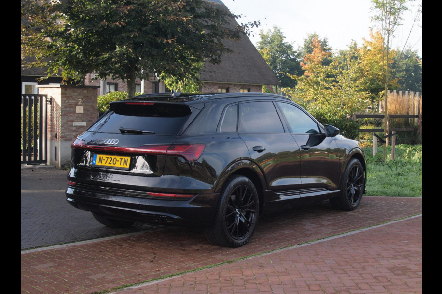 Audi e-tron 55 quattro Advanced edition Plus 95 kWh | SOH 93% | Black Optic Pakket | Maxton Spoiler | Camera | Sfeerverlichting | NL-Auto |