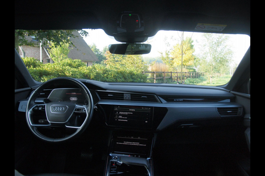 Audi e-tron 55 quattro Advanced edition Plus 95 kWh | SOH 93% | Black Optic Pakket | Maxton Spoiler | Camera | Sfeerverlichting | NL-Auto |