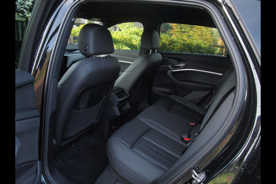 Audi e-tron 55 quattro Advanced edition Plus 95 kWh | SOH 93% | Black Optic Pakket | Maxton Spoiler | Camera | Sfeerverlichting | NL-Auto |