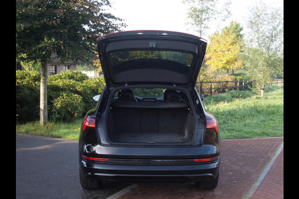 Audi e-tron 55 quattro Advanced edition Plus 95 kWh | SOH 93% | Black Optic Pakket | Maxton Spoiler | Camera | Sfeerverlichting | NL-Auto |