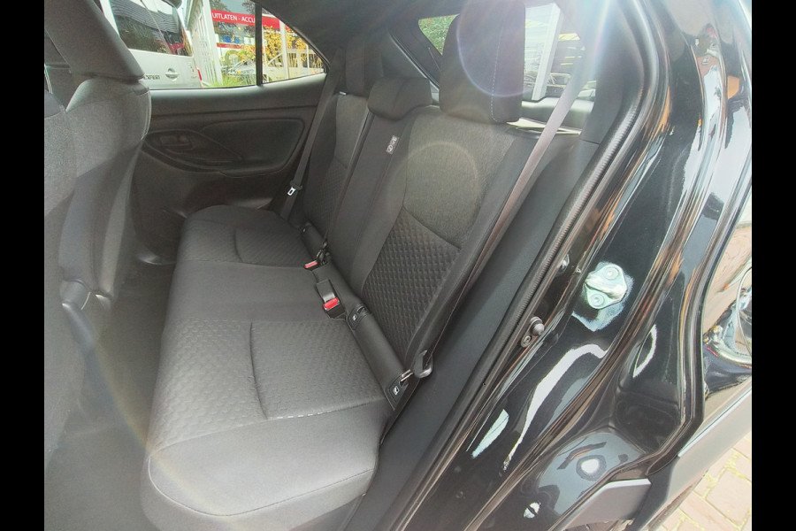 Toyota Yaris Cross 1.5 Hybrid 115 Dynamic uit 2026 Rijklaar + Fabrieksgarantie tot 10 jaar Henk Jongen Auto's in Helmond,  al 50 jaar service zoals 't hoort!
