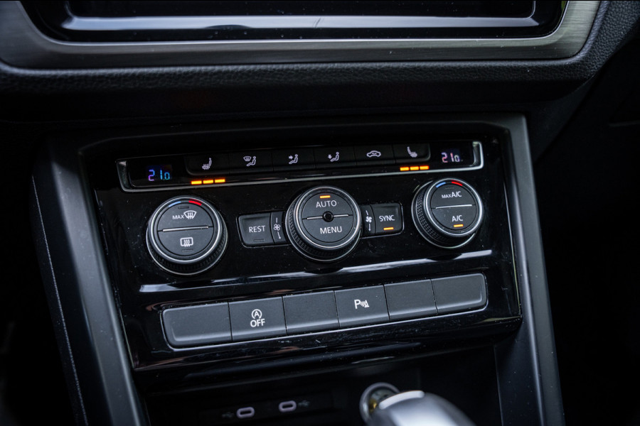 Volkswagen Touran 1.5 TSI Highline 7p | Autom. | PDC | Cruise | Trekhaak | LMV | Climate |
