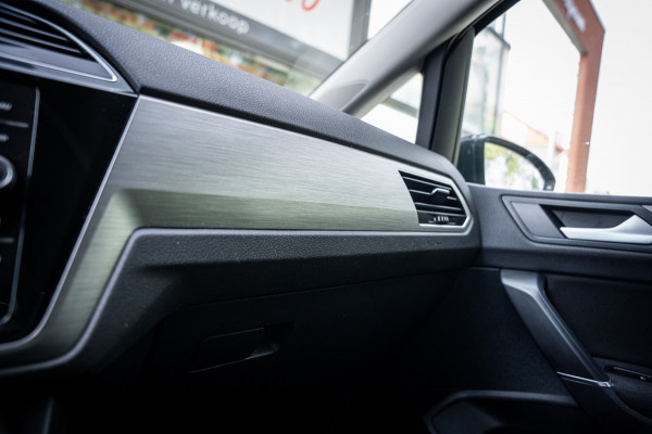 Volkswagen Touran 1.5 TSI Highline 7p | Autom. | PDC | Cruise | Trekhaak | LMV | Climate |