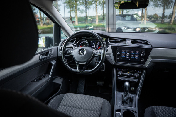Volkswagen Touran 1.5 TSI Highline 7p | Autom. | PDC | Cruise | Trekhaak | LMV | Climate |